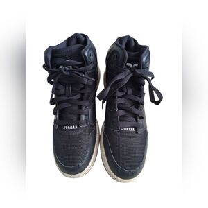 💋Jordan Black High-Top Sneakers Size 6.5 Y💋
